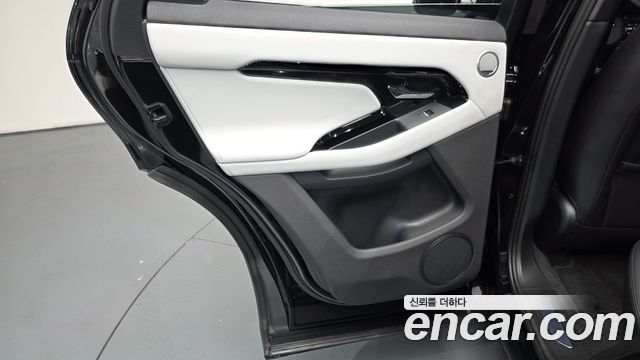 Land Rover Range Rover Evoque 2026 — photo 15