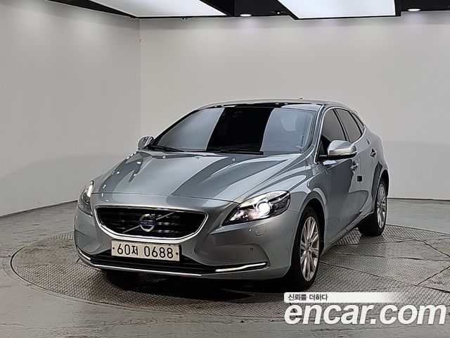 Volvo V40 2016 — photo 1