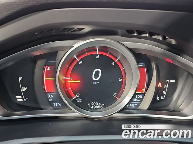 Volvo V40 2016 — photo 7