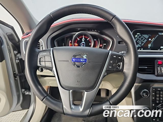 Volvo V40 2016 — photo 9