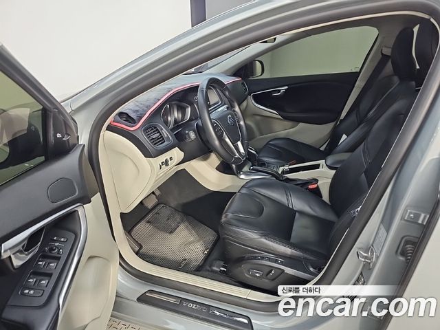 Volvo V40 2016 — photo 11