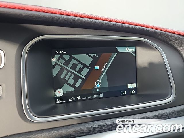 Volvo V40 2016 — photo 14