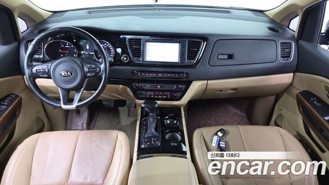 Kia Canival 2018 — photo 10