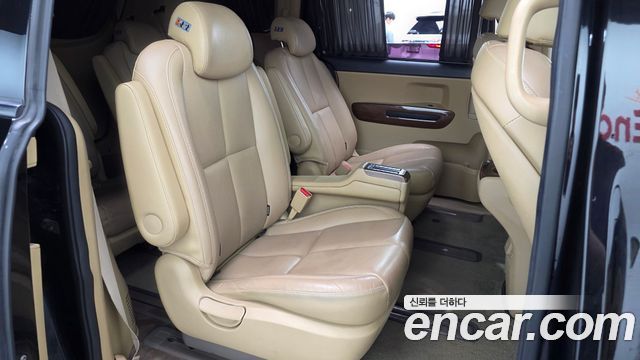 Kia Canival 2018 — photo 17