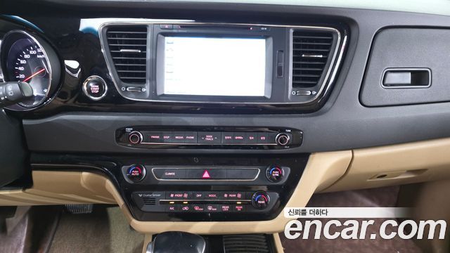 Kia Canival 2018 — photo 19
