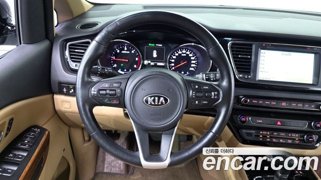 Kia Canival 2018 — photo 21