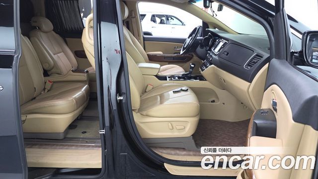 Kia Canival 2018 — photo 16