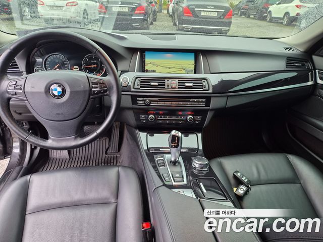 BMW 5-Series 2015 — photo 10