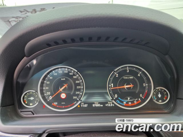 BMW 5-Series 2015 — photo 11