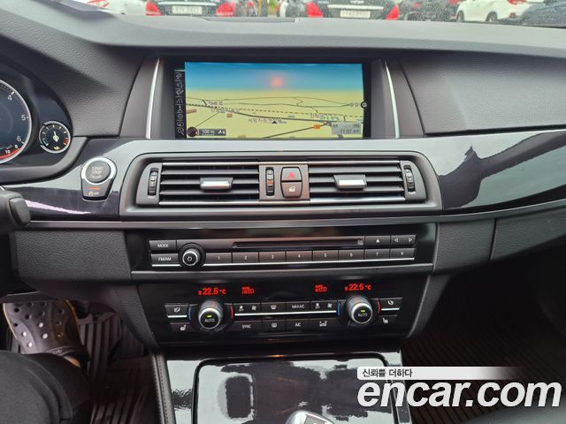BMW 5-Series 2015 — photo 12