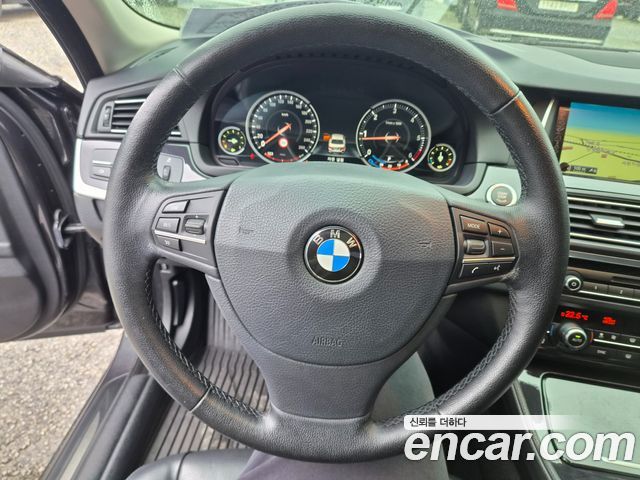 BMW 5-Series 2015 — photo 14