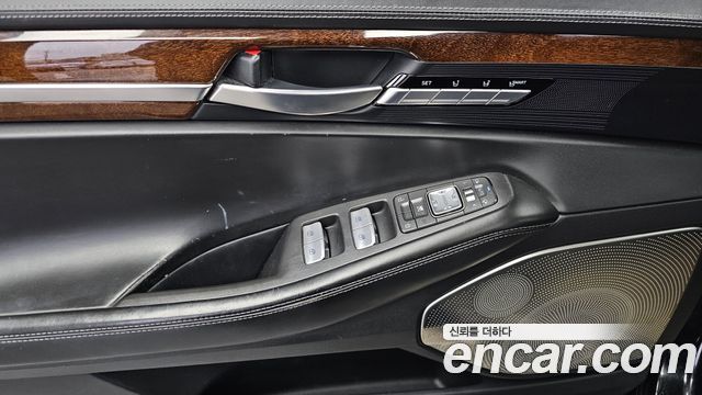 Genesis EQ900 2017 — photo 35
