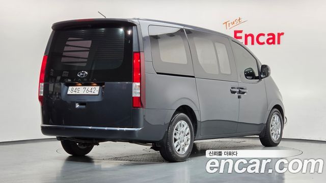 Hyundai Staria 2022 — photo 2