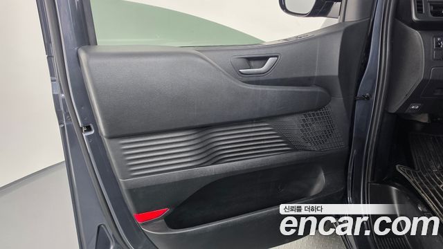 Hyundai Staria 2022 — photo 15
