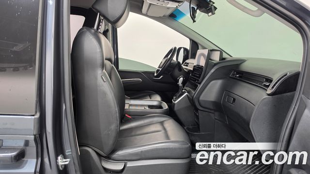 Hyundai Staria 2022 — photo 16