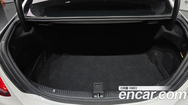 Mercedes-Benz C-Class 2018 — photo 25