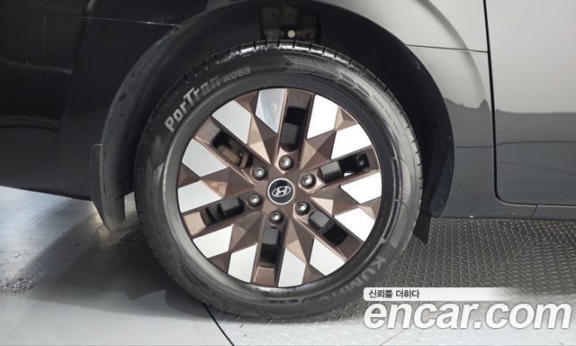 Hyundai Staria 2022 — photo 5