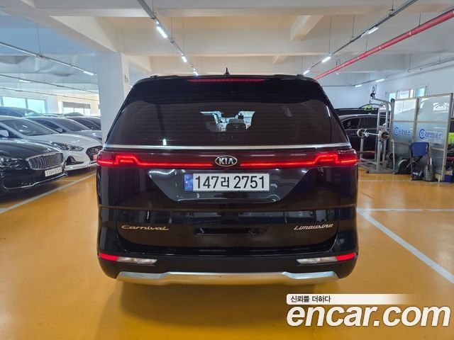 Kia Canival 2021 — photo 4