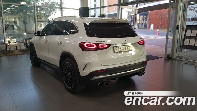 Mercedes-Benz GLA-Class 2023 — photo 2
