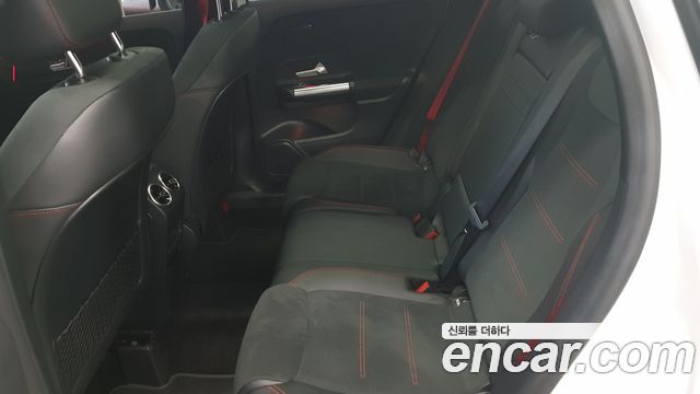 Mercedes-Benz GLA-Class 2023 — photo 10