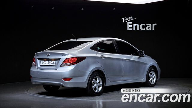 Hyundai Accent 2011 — photo 2