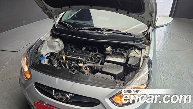 Hyundai Accent 2011 — photo 6