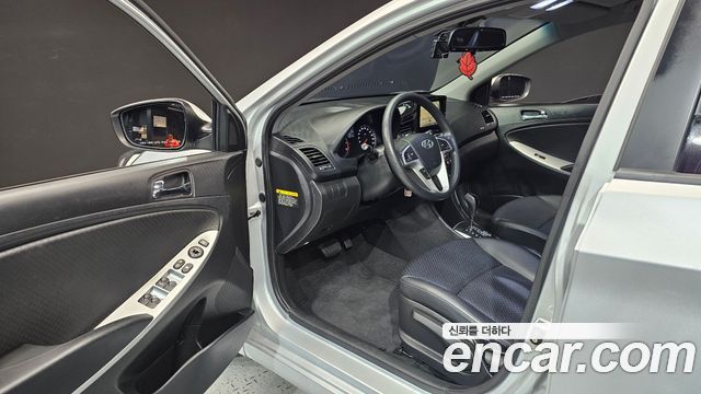 Hyundai Accent 2011 — photo 10