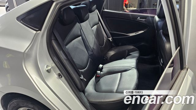 Hyundai Accent 2011 — photo 11