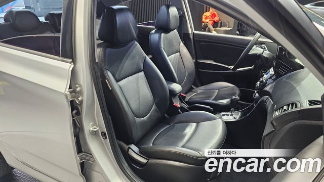 Hyundai Accent 2011 — photo 12