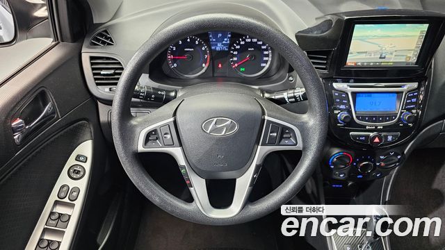 Hyundai Accent 2011 — photo 13