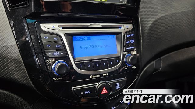 Hyundai Accent 2011 — photo 16