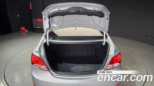 Hyundai Accent 2011 — photo 20