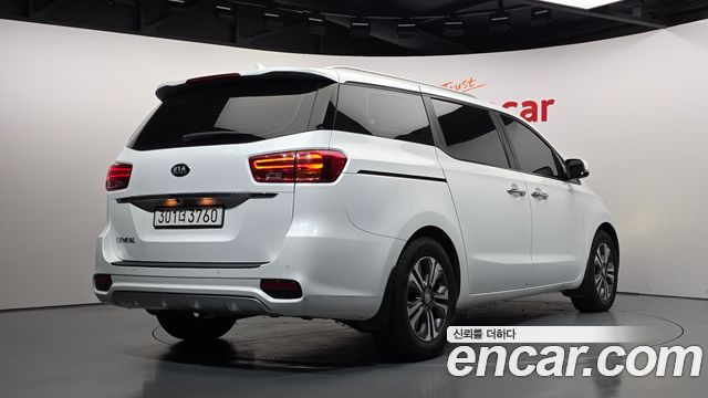 Kia Canival 2019 — photo 2