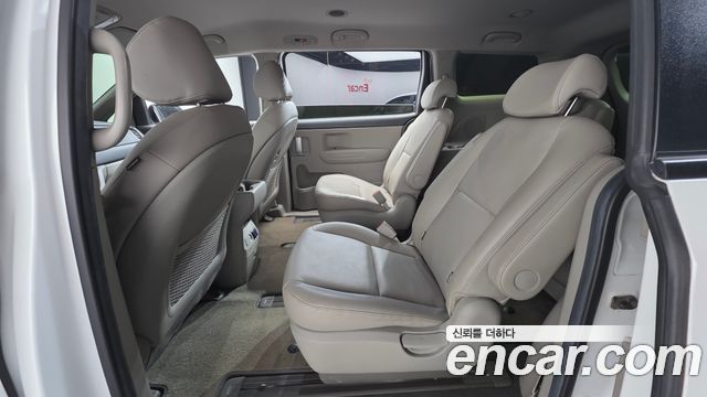 Kia Canival 2019 — photo 16