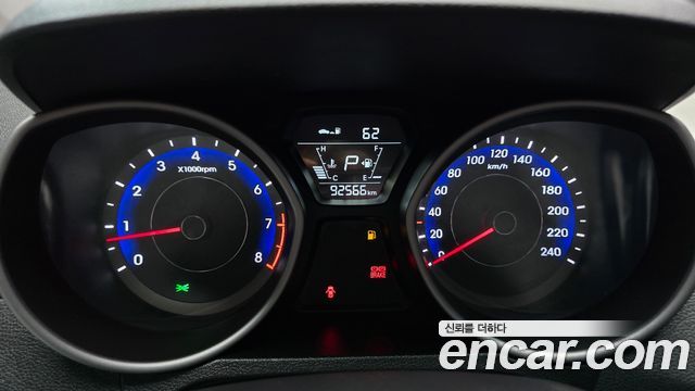 Hyundai AVANTE 2016 — photo 11