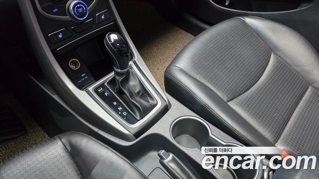 Hyundai AVANTE 2016 — photo 12