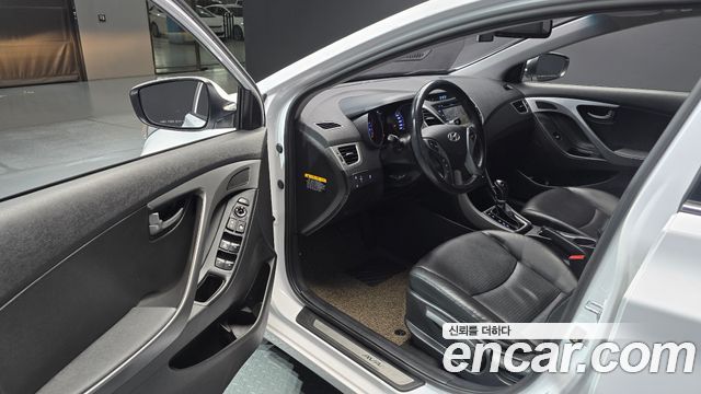 Hyundai AVANTE 2016 — photo 13