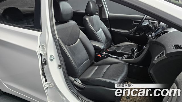 Hyundai AVANTE 2016 — photo 18