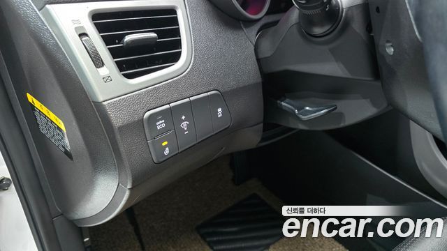 Hyundai AVANTE 2016 — photo 24