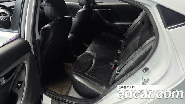 Hyundai AVANTE 2016 — photo 16