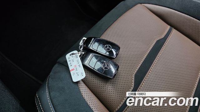 Mercedes-Benz GLE-Class 2025 — photo 16
