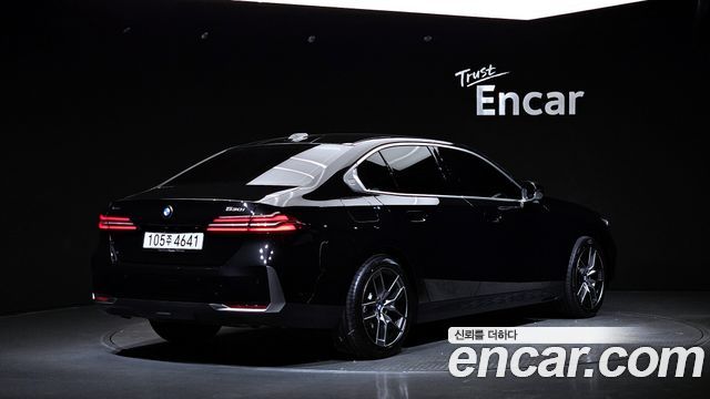 BMW 5-Series 2026 — photo 2