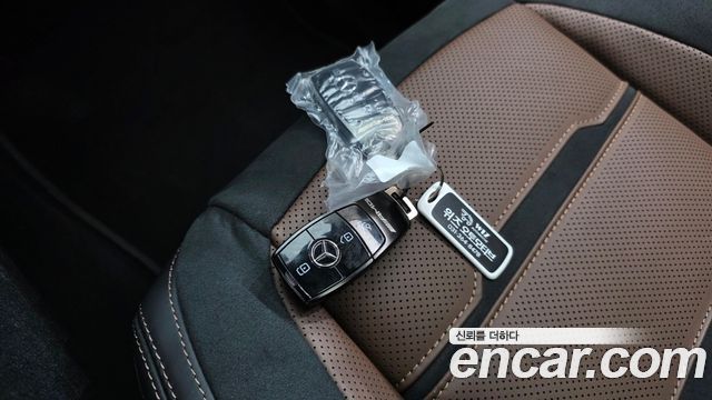 Mercedes-Benz GLE-Class 2025 — photo 17