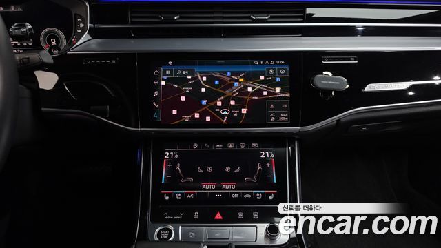 Audi A8 2021 — photo 18
