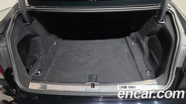 Audi A8 2021 — photo 23