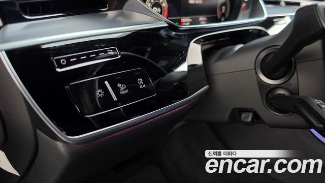 Audi A8 2021 — photo 25