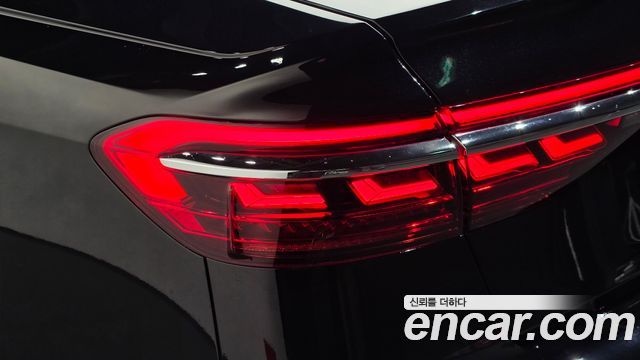Audi A8 2021 — photo 9
