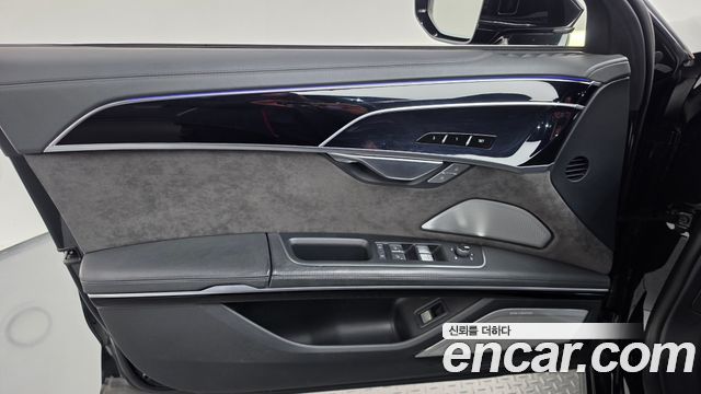 Audi A8 2021 — photo 14
