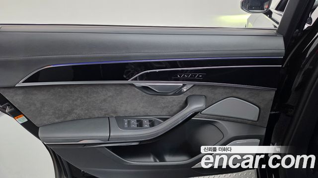 Audi A8 2021 — photo 15