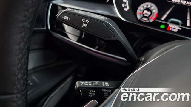Audi A8 2021 — photo 27
